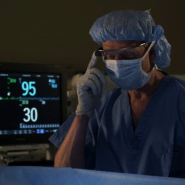 Google,Google Glass,магнитно-резонансная томография,медицина,болезнь,организм человека,очки, «Умные» очки Google Glass помогли врачам не потерять пациента во время операции